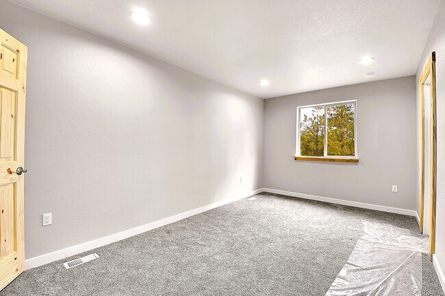 Building Photo - 132 Pauls Ln