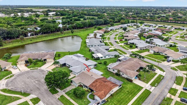 Building Photo - 6049 Vía Diana