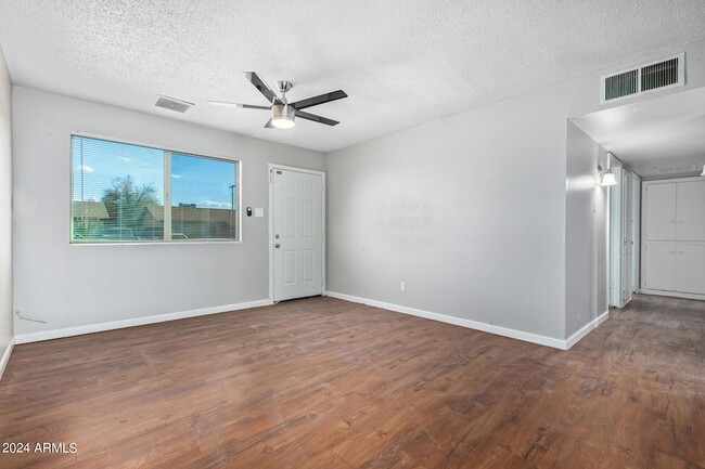 Building Photo - 6134 W Mulberry Dr