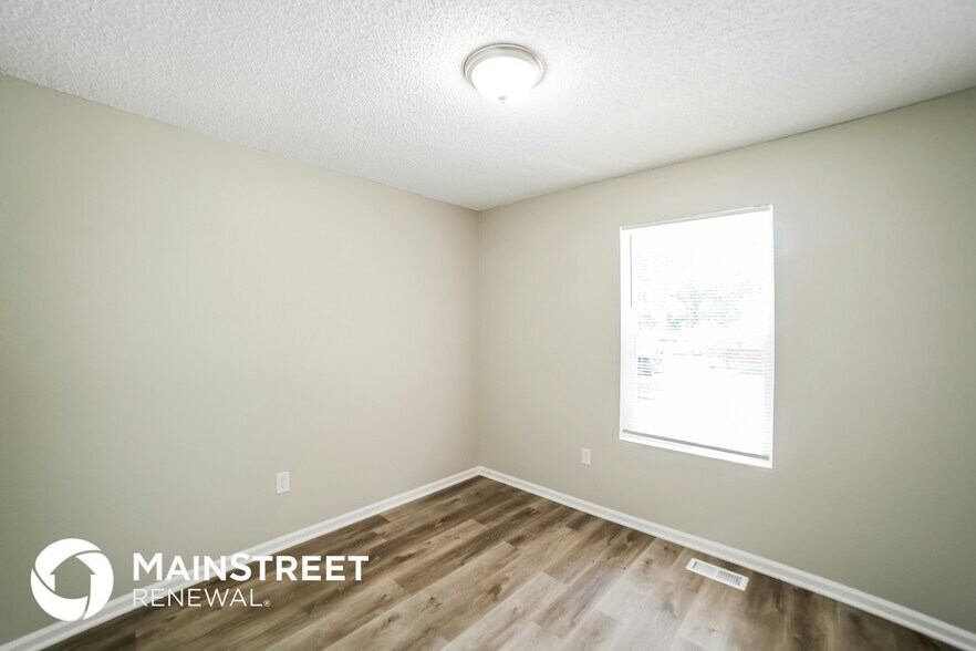 Building Photo - 806 SE 19th St