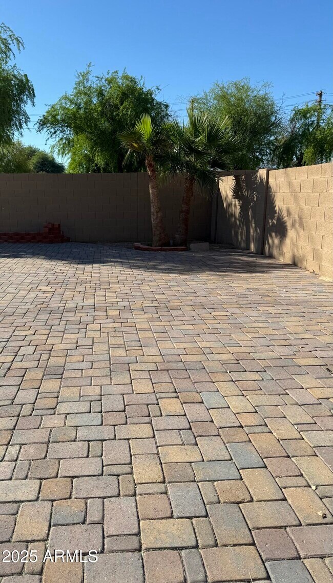 Building Photo - 4825 W Milada Dr