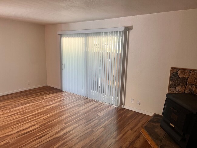 Building Photo - Relaxing Townhome with Private Pool Access...