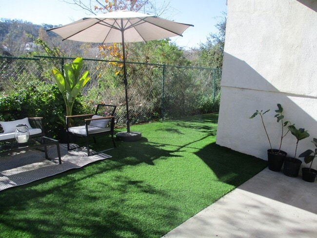 Building Photo - Desirable Mission Valley 2Bdr 2BA Condo!