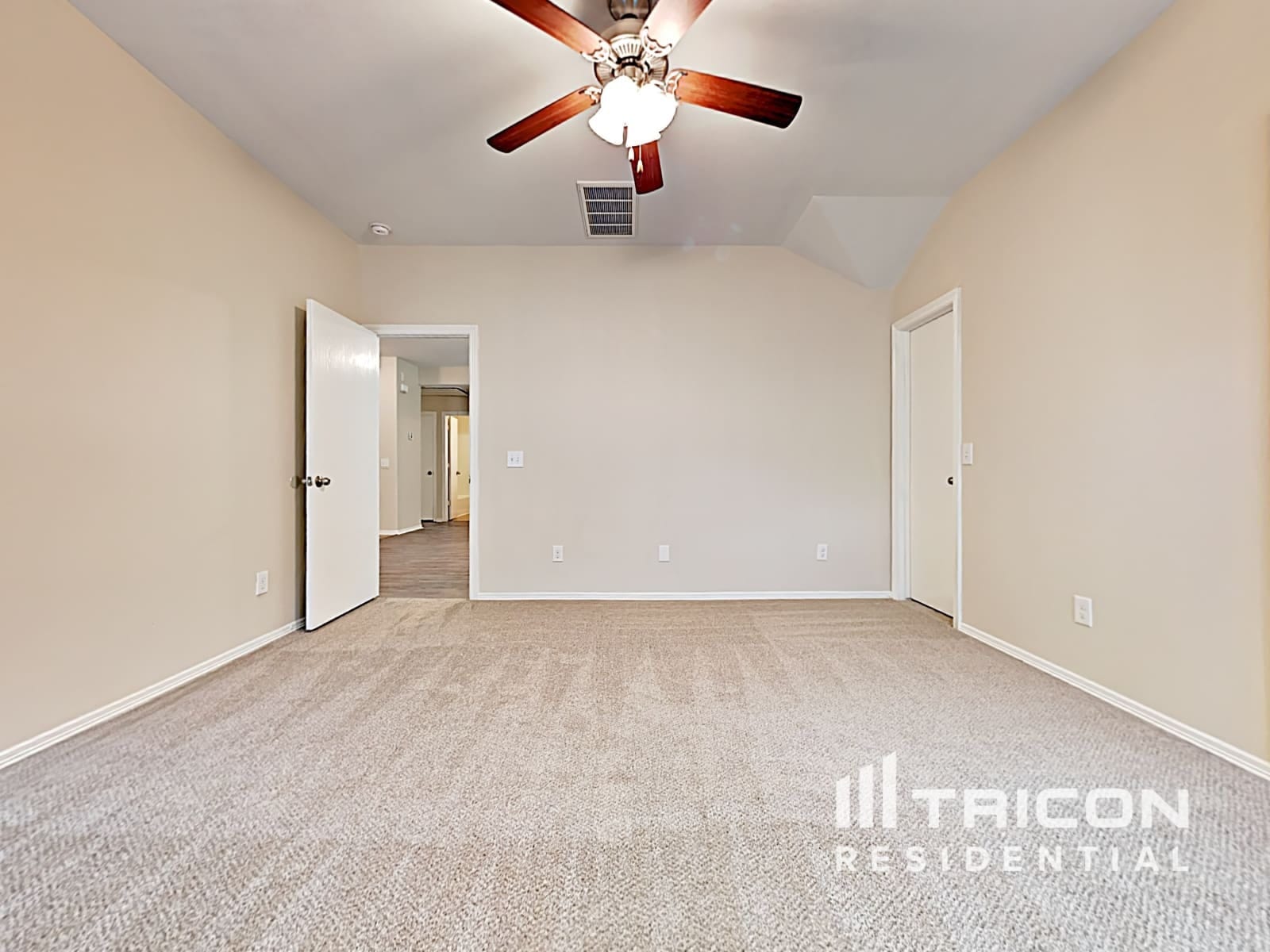 Building Photo - 110 N Golden Oak Dr