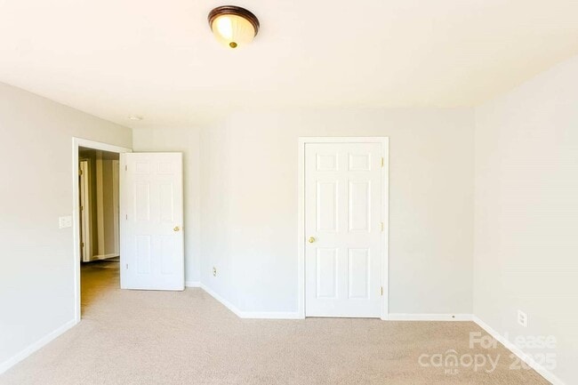 Building Photo - 4831 Stowe Derby Dr