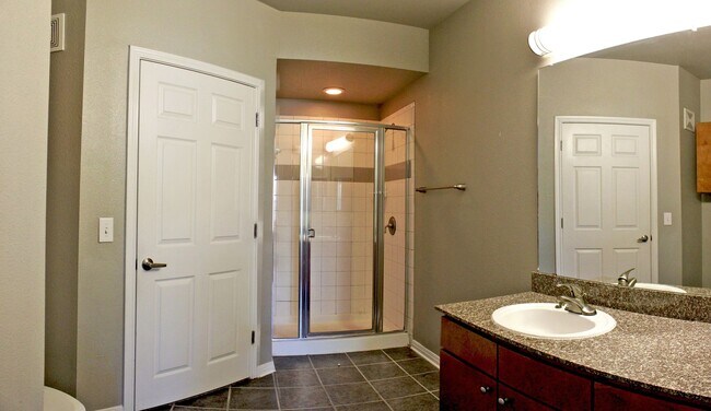 Building Photo - Texan Shoal Creek 2 Bed 2 Bath