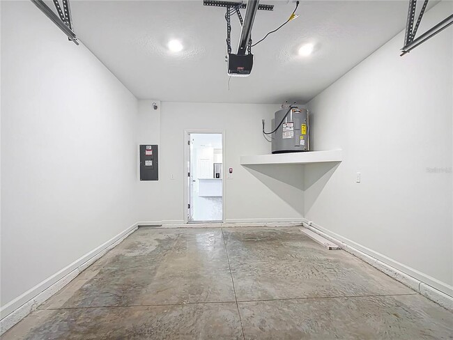 Building Photo - 4950 SW 81st Lp