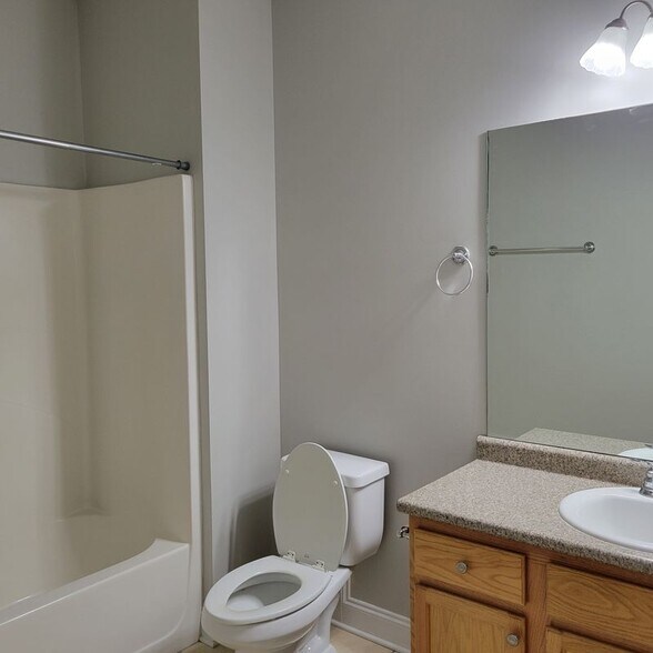 Building Photo - 114 Lakeview Estates Dr