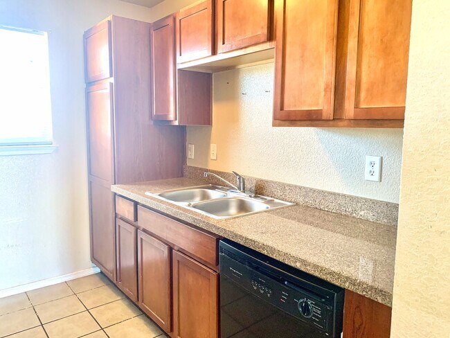 Building Photo - 7504 Howard St