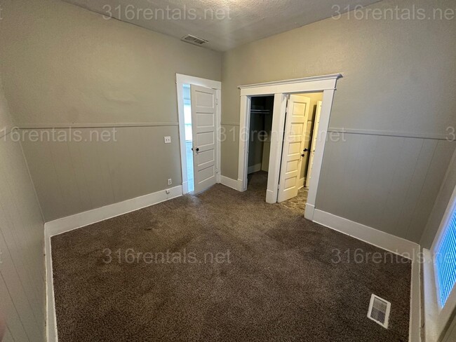 Building Photo - $975 - 3 bedroom 1 bath - Single Family Home