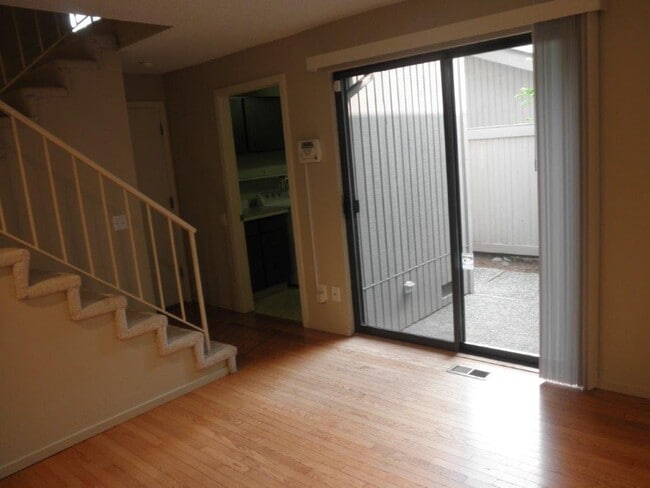 Building Photo - 3BED/3BATH Townhome in Wood Creek Communit...