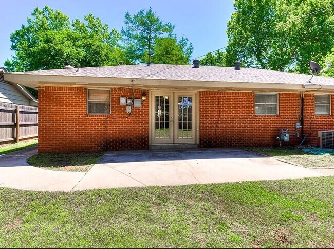 Building Photo - Charming 3 Bed, 1.5 Bath Home in Central Norman