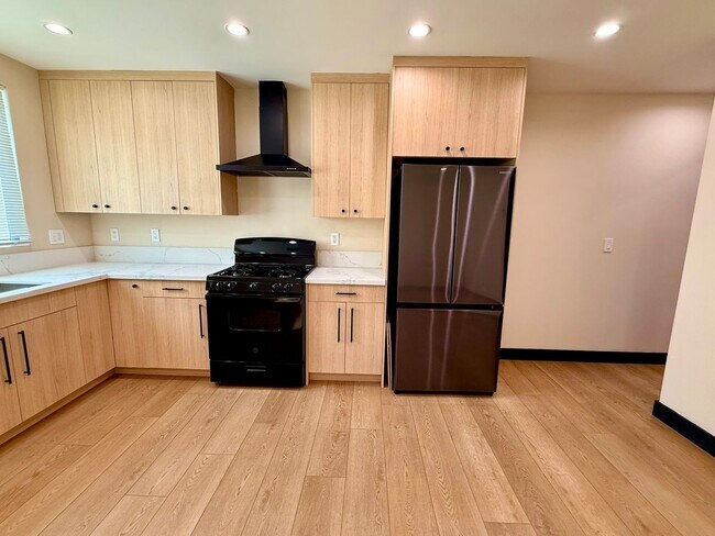 Building Photo - 7309 Yarmouth Ave