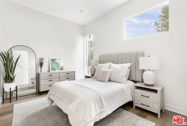 Building Photo - 10907 Otsego St