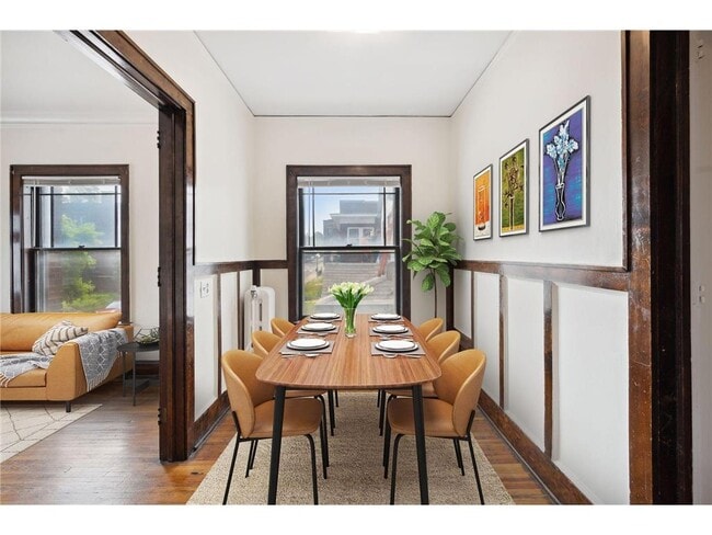 Building Photo - 1910 1st Ave S