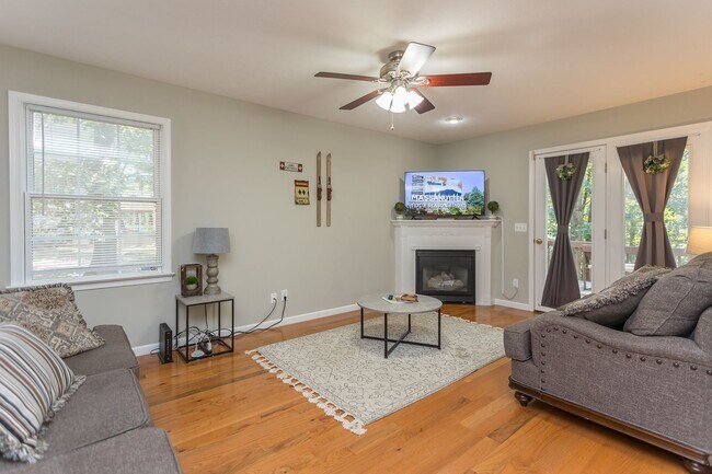 Building Photo - 3 Bedroom Home in Massanutten!!!
