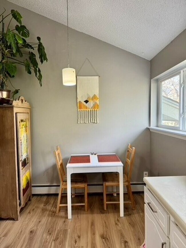 Building Photo - Large Two bedroom, Two Bath Furnished, all Inclusive mid term rental.