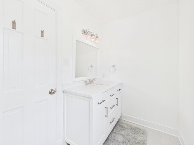 Building Photo - 1602 Harborough Rd