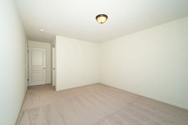 Building Photo - 4 Bedroom With Finished Basement in Westfield!