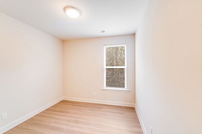 Building Photo - 645 Brookwood St