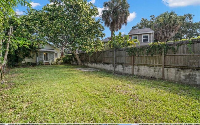 Building Photo - 2302 W Texas Ave