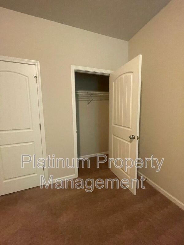 Building Photo - 7350 Silk Tree Pointe