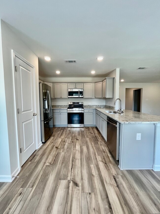 Building Photo - 631 Ridgeland Rd