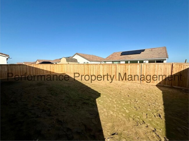 Building Photo - Gorgeous 5 Bed/3 Bath New Construction in Gossimer Grove w/ Solar