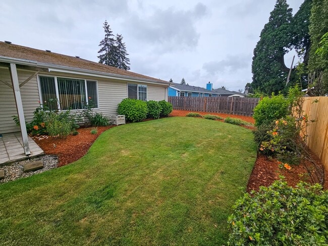 Building Photo - 3642 Meadow Park Loop NE