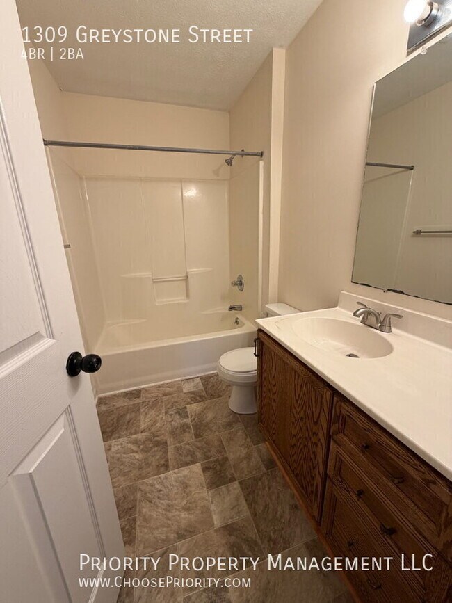Building Photo - 1309 Greystone St