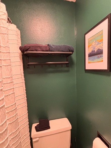 Building Photo - 1702 S 6th Ave