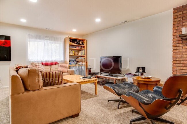 Building Photo - 355 Waco Ct