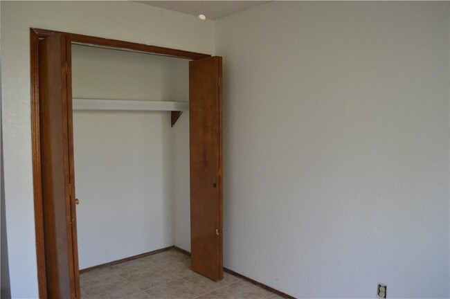Building Photo - 11613 James Watt Dr