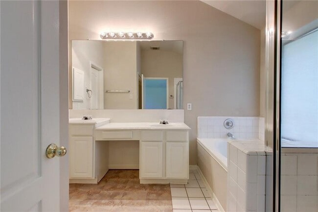 Building Photo - 3614 Bird House Dr