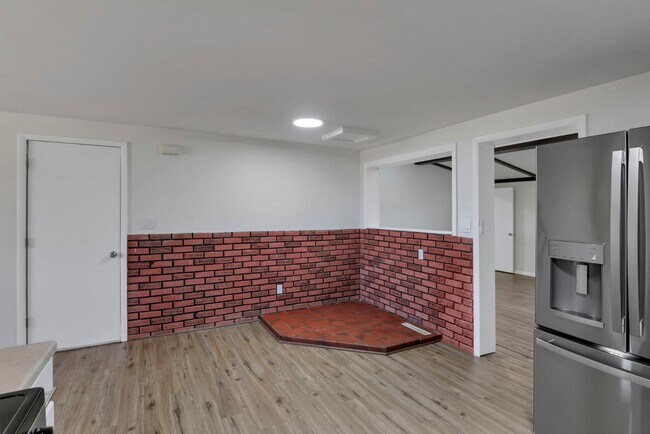 Building Photo - 1572 Ives Ave