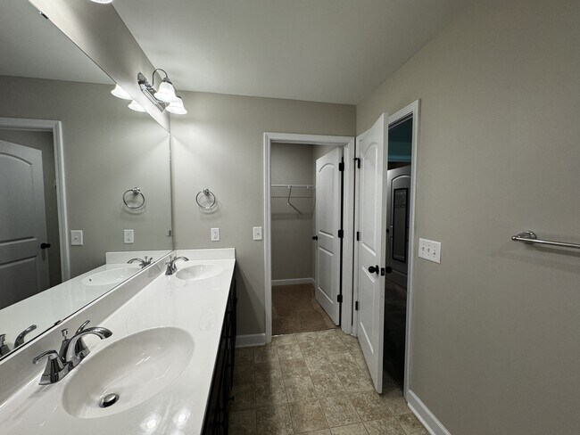 Building Photo - 232 Westfield Dr