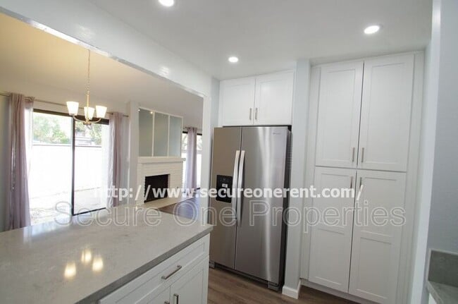 Building Photo - 6255 Canoga Ave