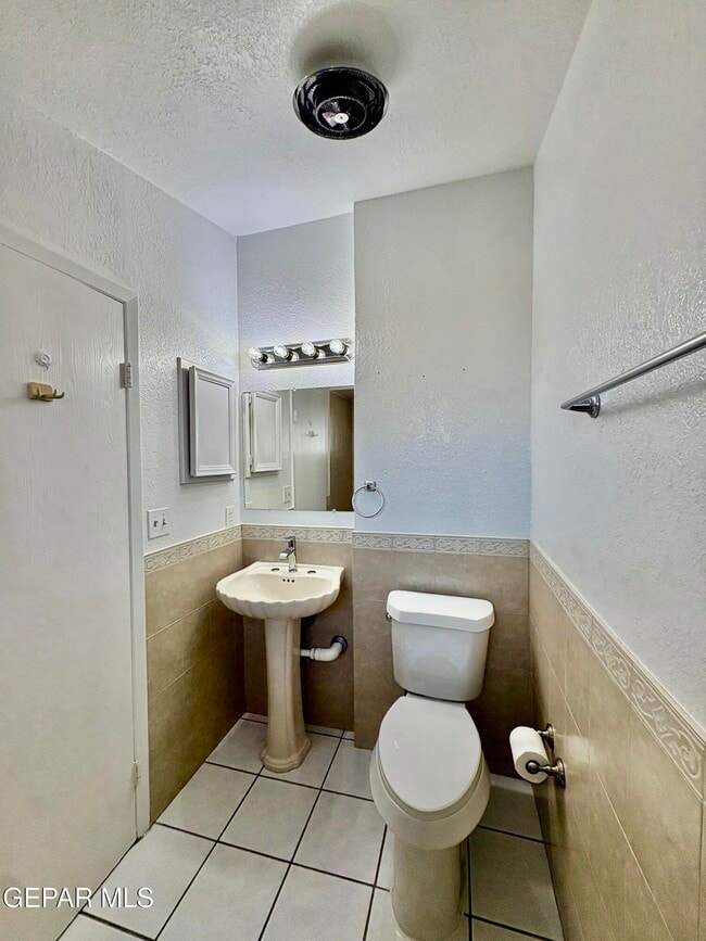 Building Photo - 3425 E Glen Dr