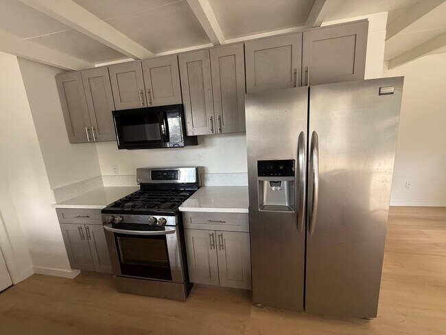 Building Photo - 40360 Mayberry Ave