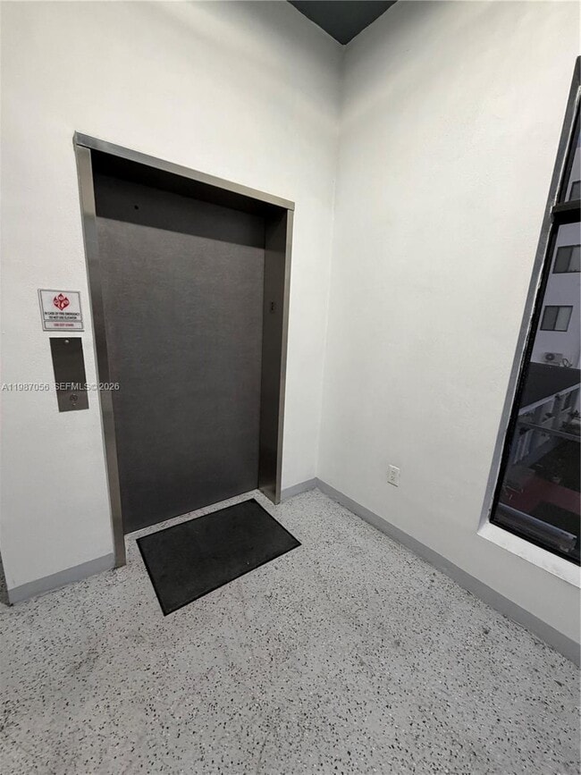 Building Photo - 859 E 24th St