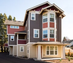 Building Photo - 915 SW 10th St