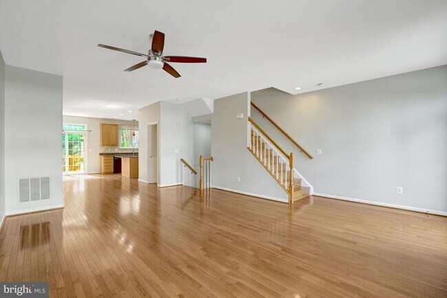 Building Photo - 6927 Rolling Creek Way