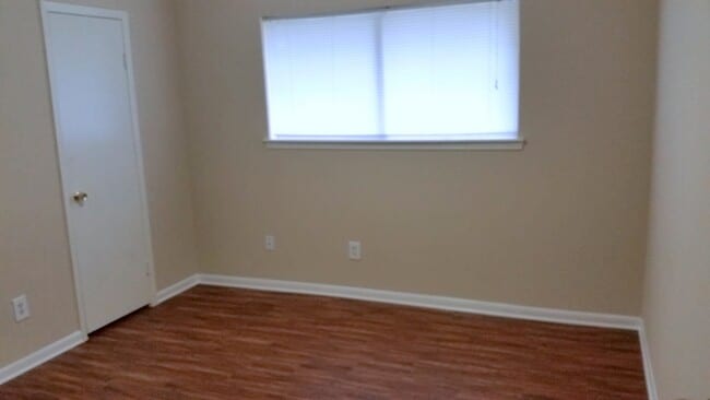 Building Photo - 430 Mistywood Dr