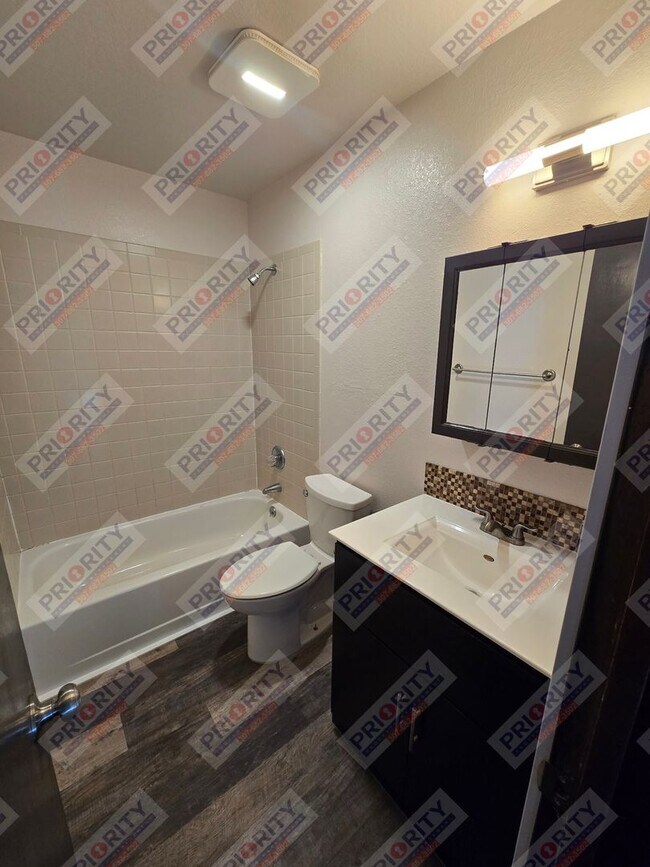 Building Photo - Single family home with a garage