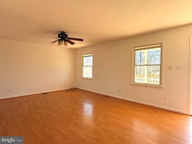 Building Photo - 9319 Devlins Grove Pl