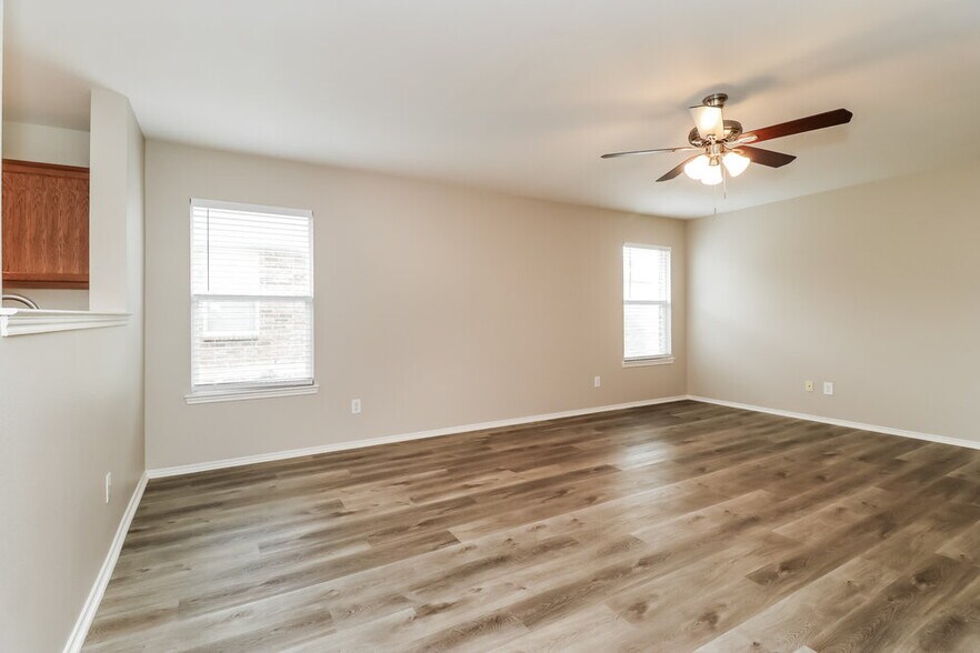 Building Photo - 817 Cathy Dr