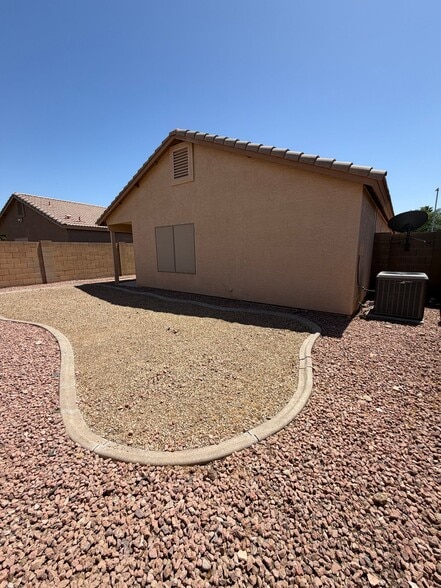 Building Photo - 11402 W Hutton Dr