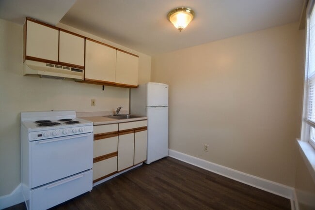 Building Photo - Great - 1 BEDROOM in Middletown with a Bri...