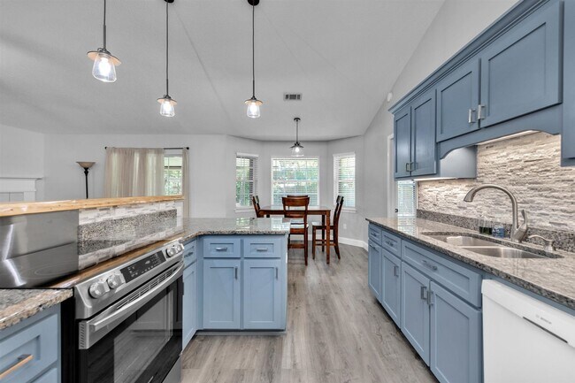 Building Photo - 2642 Barefoot Creek Cir