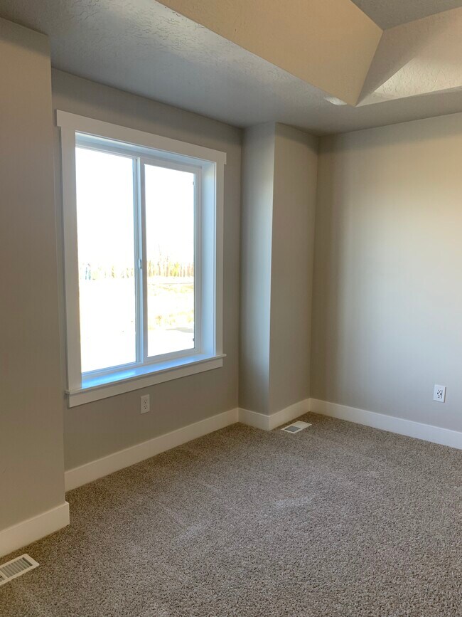 Building Photo - 70 E Ginger Gold Rd